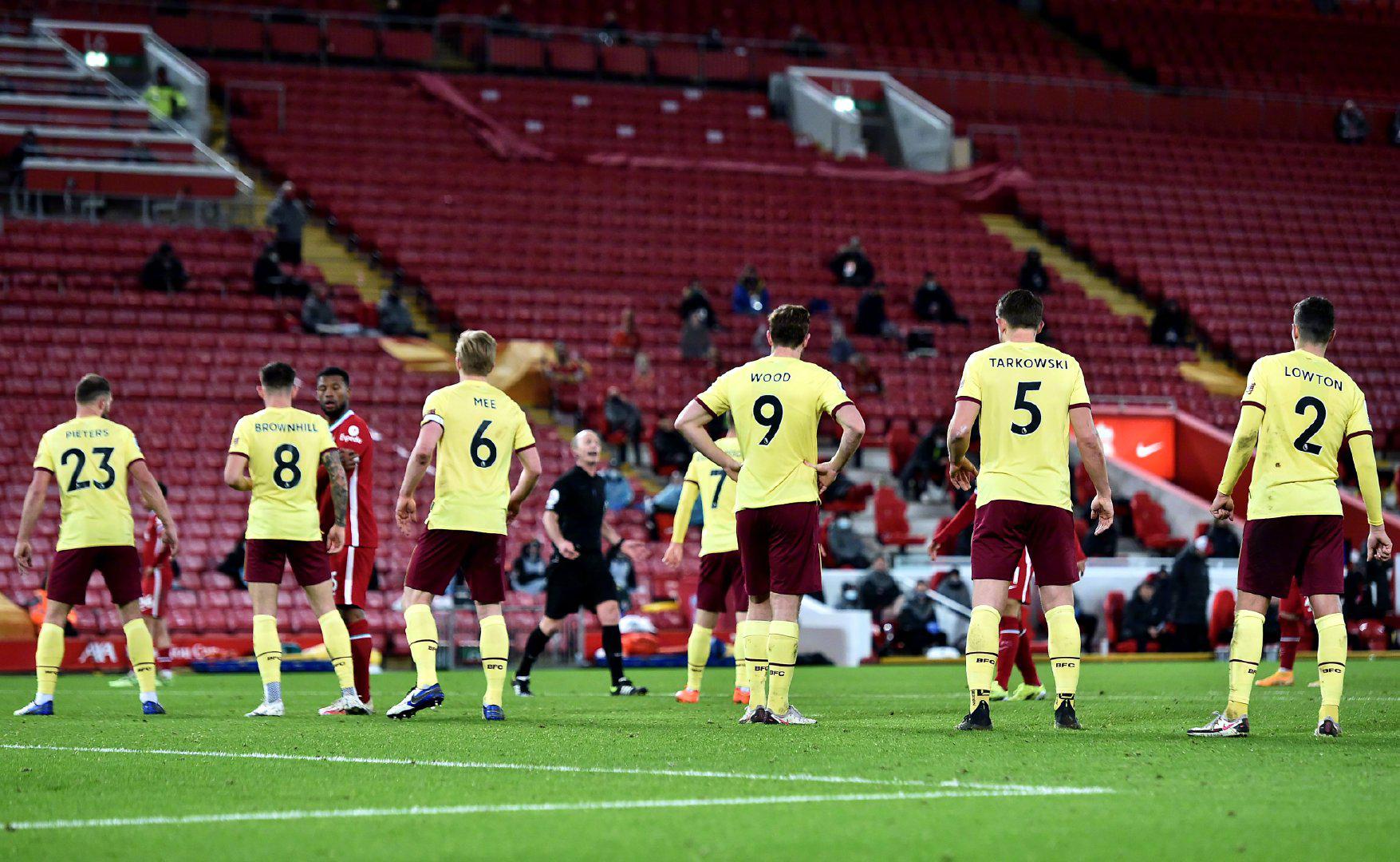 他向曼联和 他向曼联和